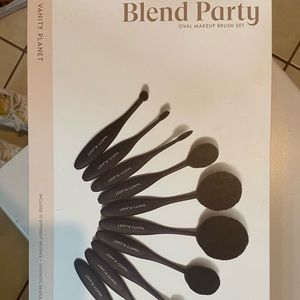 Blend Party Oval Brush Set
